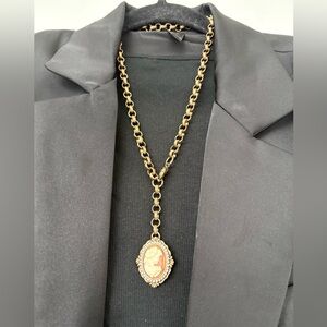 NEW Cameo Pendant Necklace